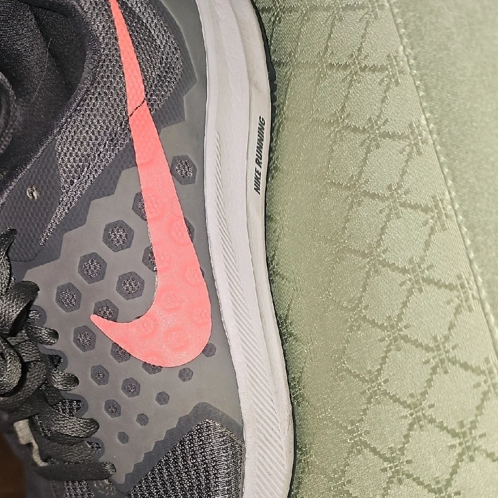 Nike Downshifter 7 Women's Grey And Coral Running Sneakers Size 8W
